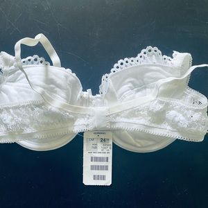 H&M new with tags bra. Size 34a.